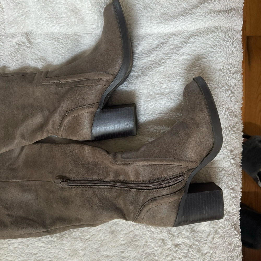 Fall boots - Picture 2 of 5
